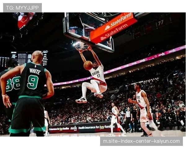 开拓者上演三分狂欢 单节40分击溃爵士防线 开拓者上演三分狂欢 单节40分击溃爵士防线